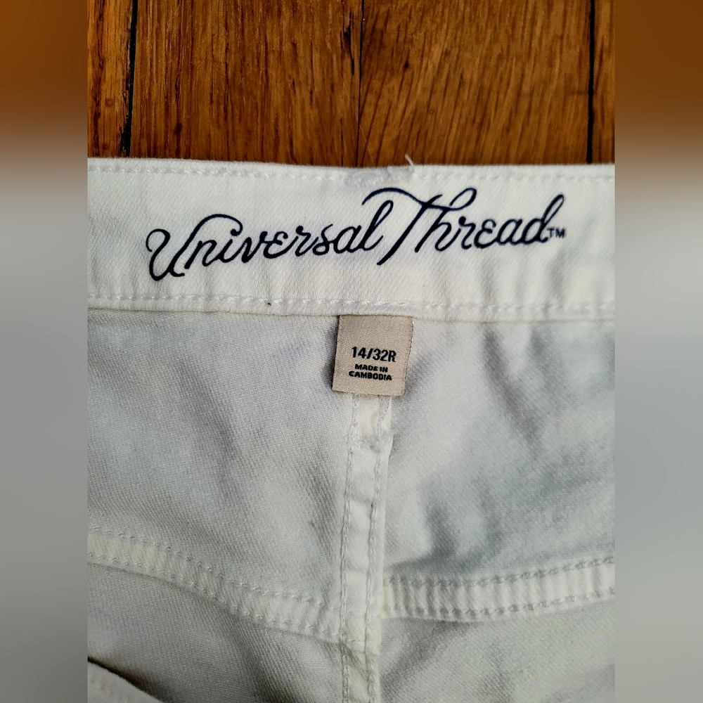Universal Thread jeans - Picture 3 of 4